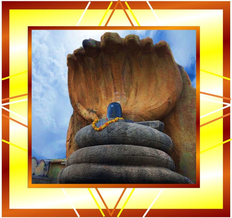 Picture of a huge shivling of lord Shiva