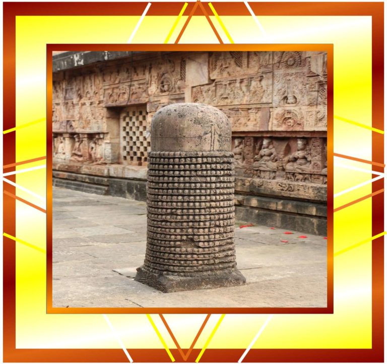 picture of a long shivling, vertical shivling, ancient shivling